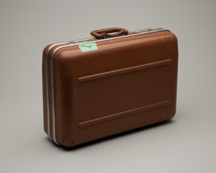 Image: flight attendant crew kit/suitcase: TWA (Trans World Airlines)