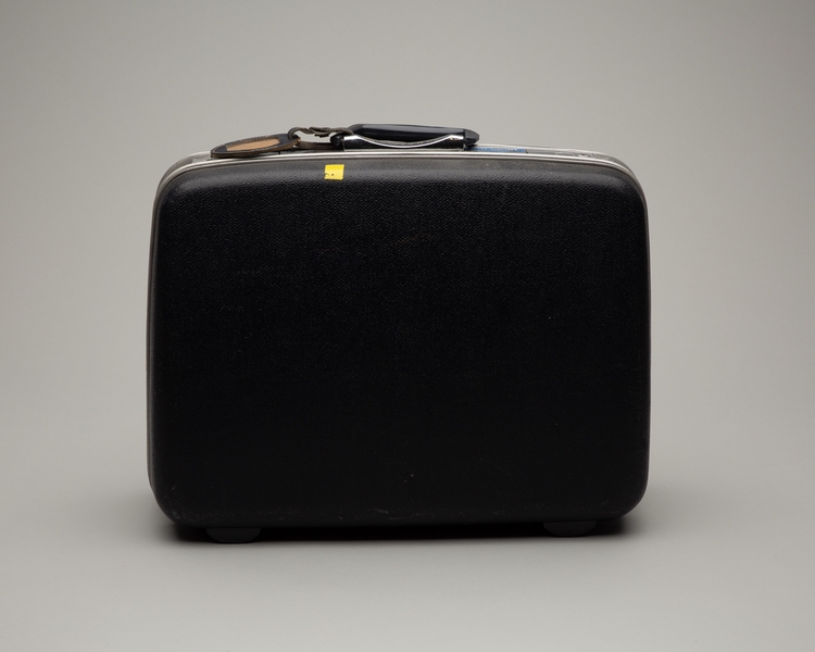 Image: stewardess crew suitcase: United Air Lines (navy)