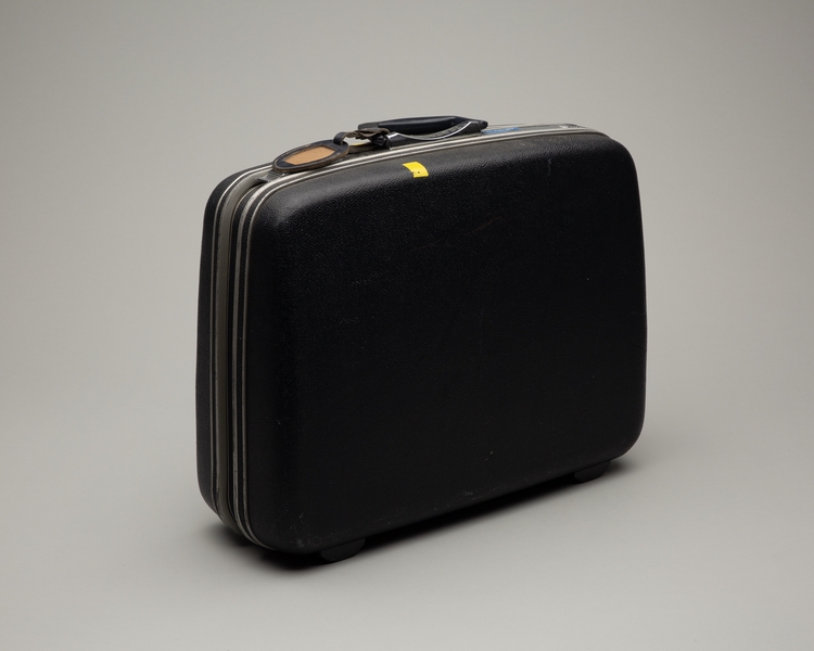 Image: stewardess crew suitcase: United Air Lines (navy)