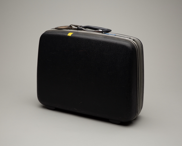 Image: stewardess crew suitcase: United Air Lines (navy)