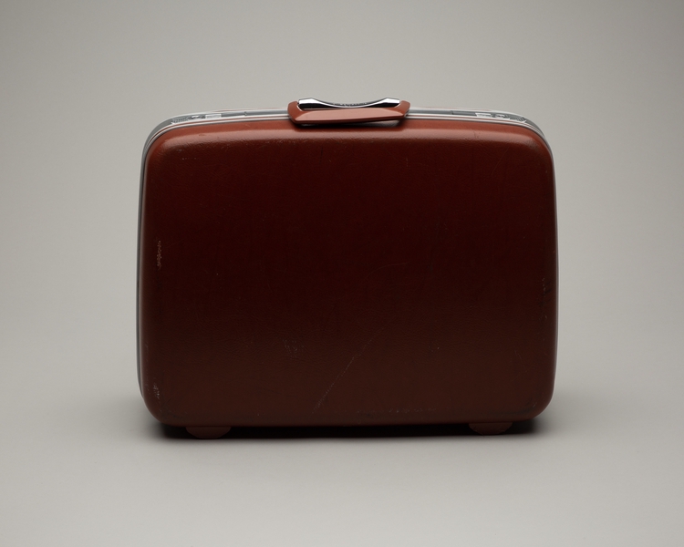 Image: flight attendant suitcase: United Airlines