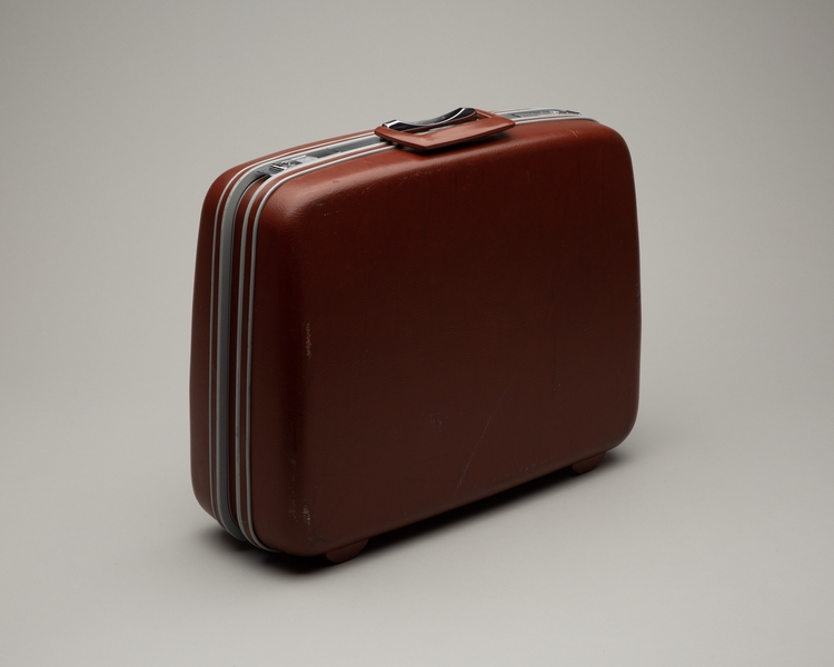 Image: flight attendant suitcase: United Airlines