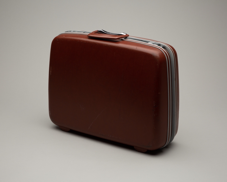 Image: flight attendant suitcase: United Airlines