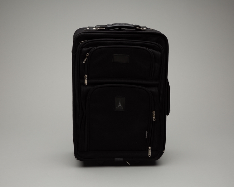 Image: flight attendant suitcase: United Airlines