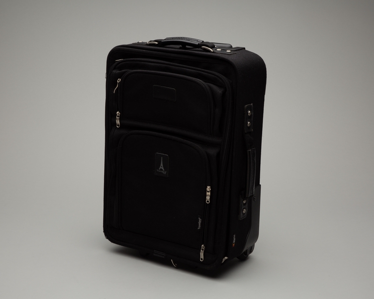 Image: flight attendant suitcase: United Airlines