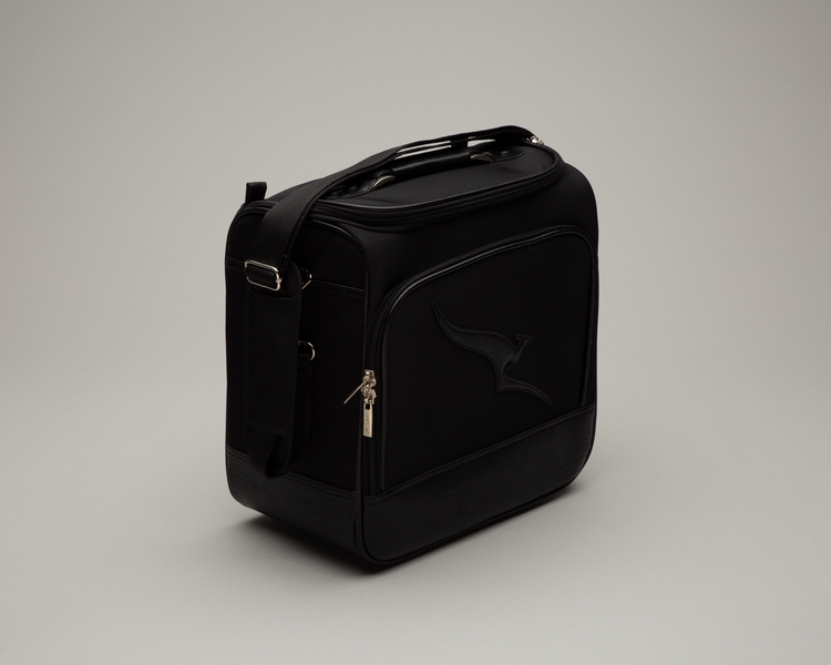Image: flight attendant crew kit: Qantas Airways