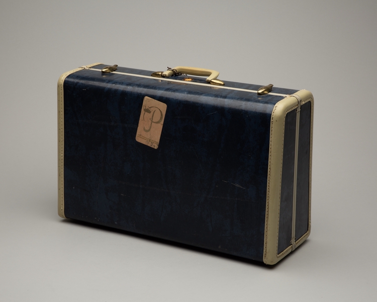 Image: stewardess suitcase: United Air Lines