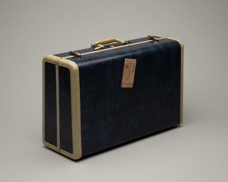 Image: stewardess suitcase: United Air Lines